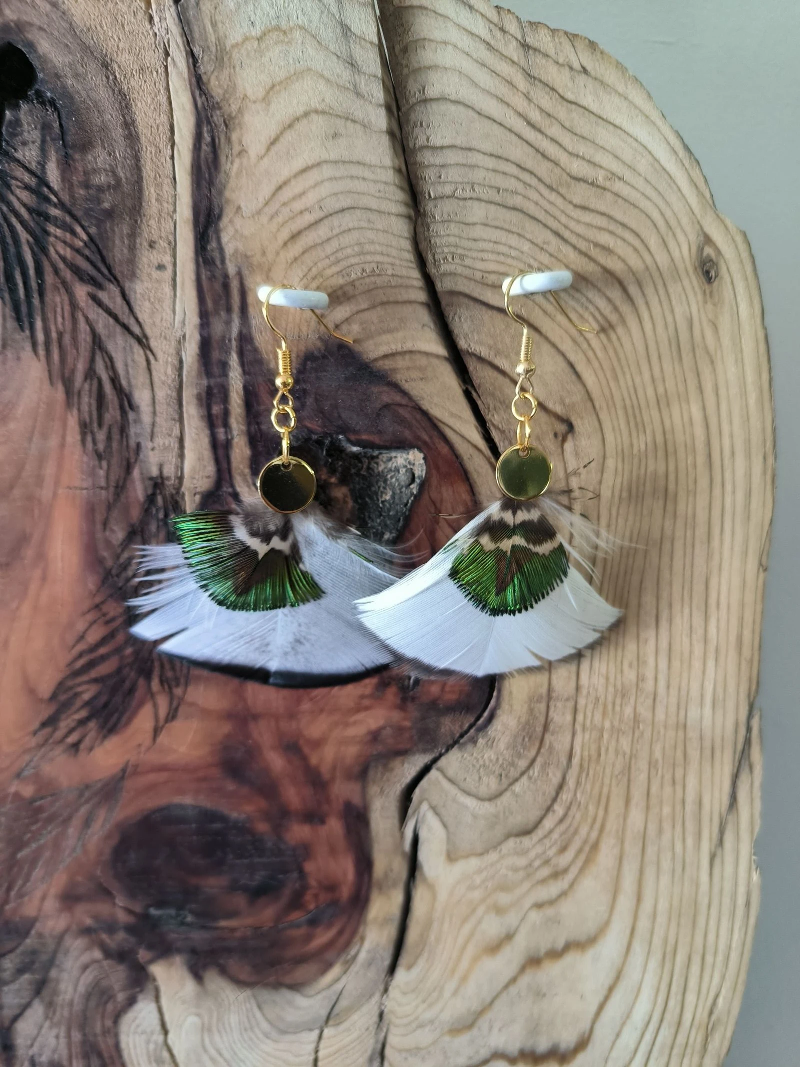 Boucles d'oreilles bohème chic originales en plumes naturelles 